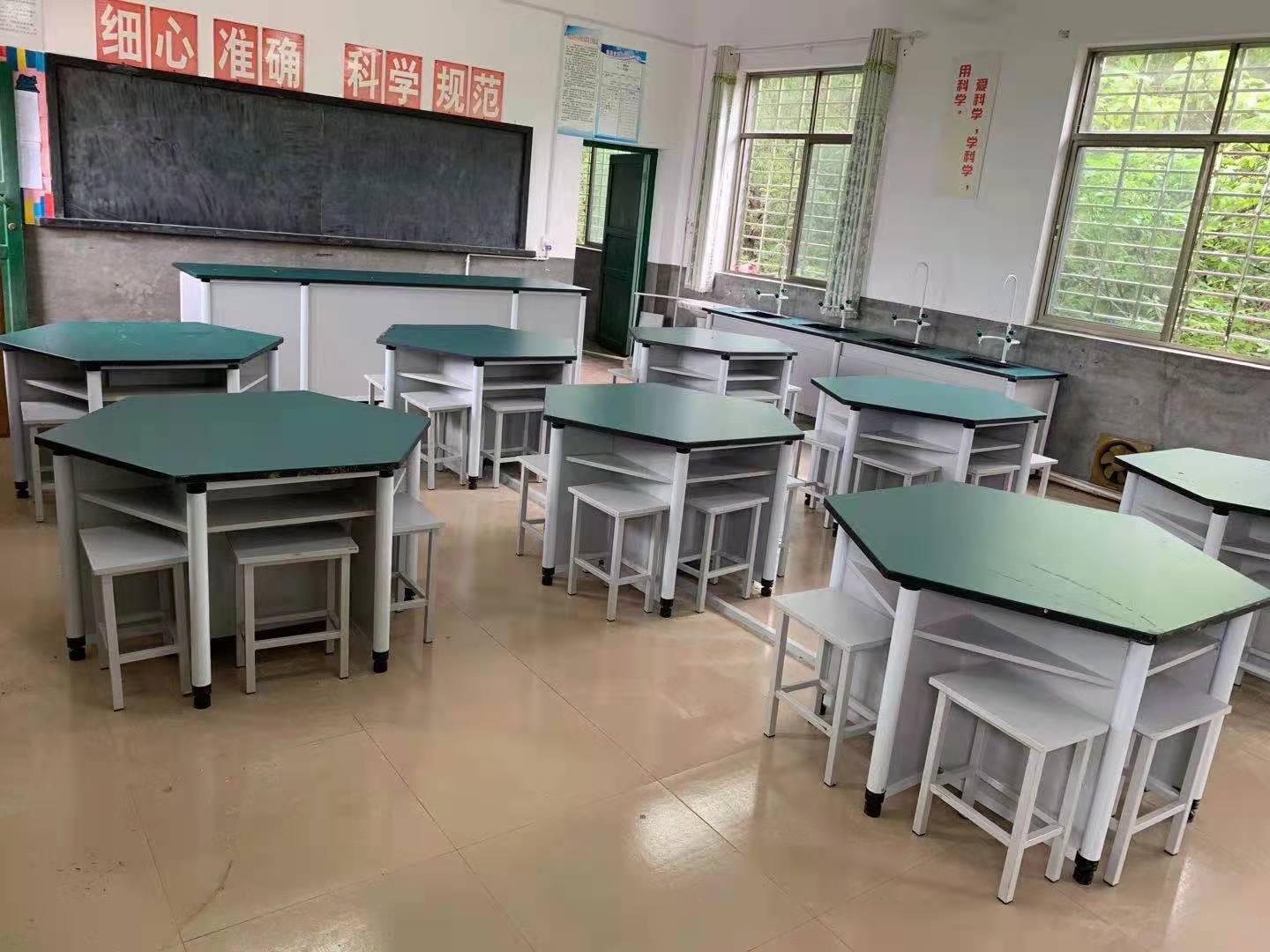 小學(xué)科學(xué)實驗室